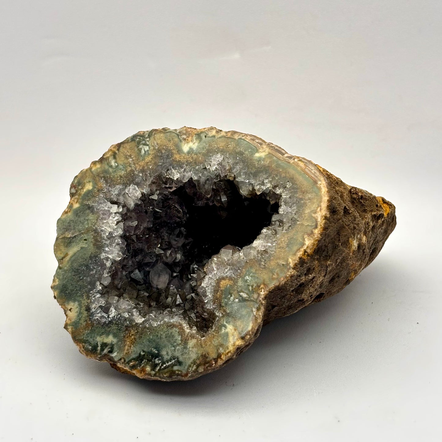 Ametyst geode, poleret Ametyst geode, poleret