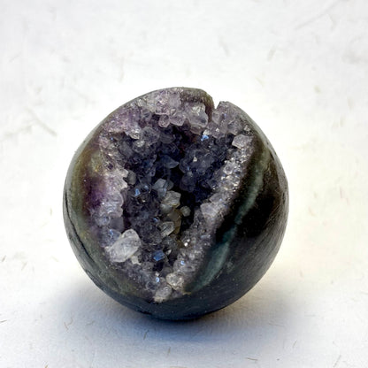 Ametyst  kugle m. Grotte - 5 cm | nr. 14