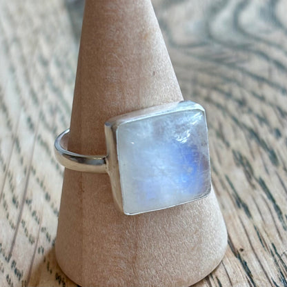 Moonstone fingerring -  Sølv og månesten | unika nr. 1