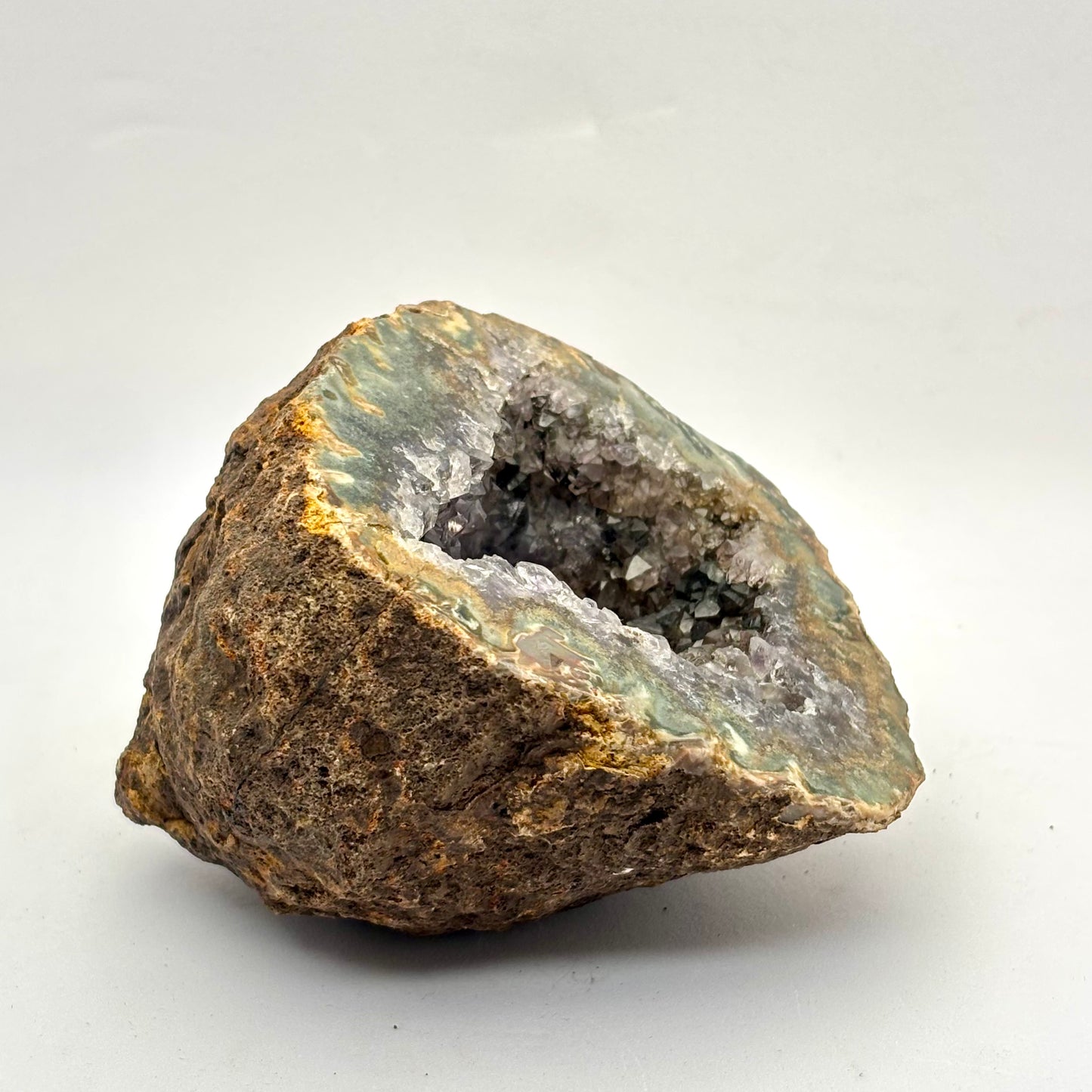 Ametyst geode, poleret Ametyst geode, poleret