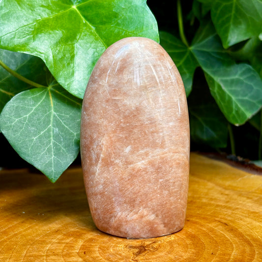 Billede af Fersken Månesten skulptur 9 cm