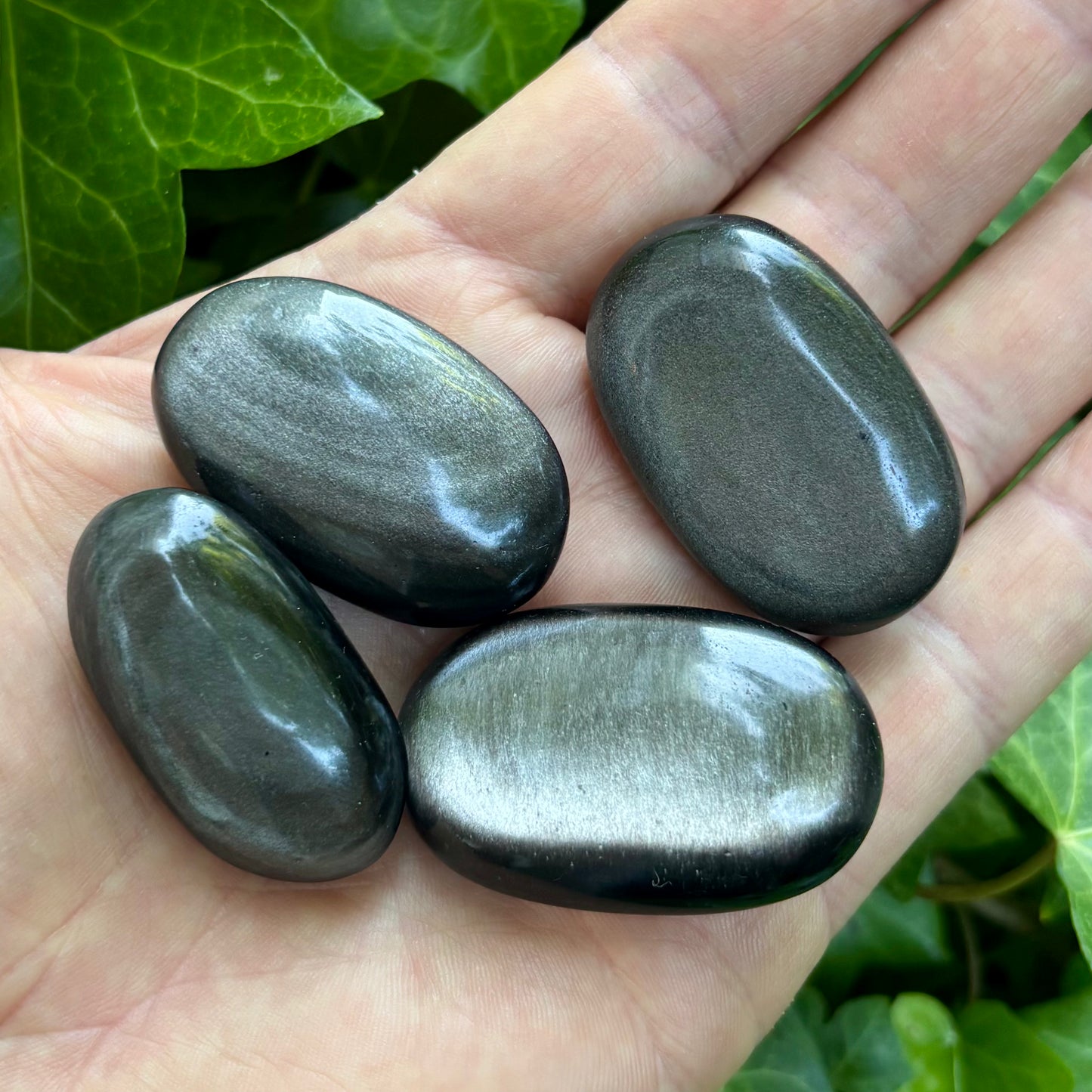 Silver obsidian palmstone - 4 cm Silver obsidian palmstone - 4 cm