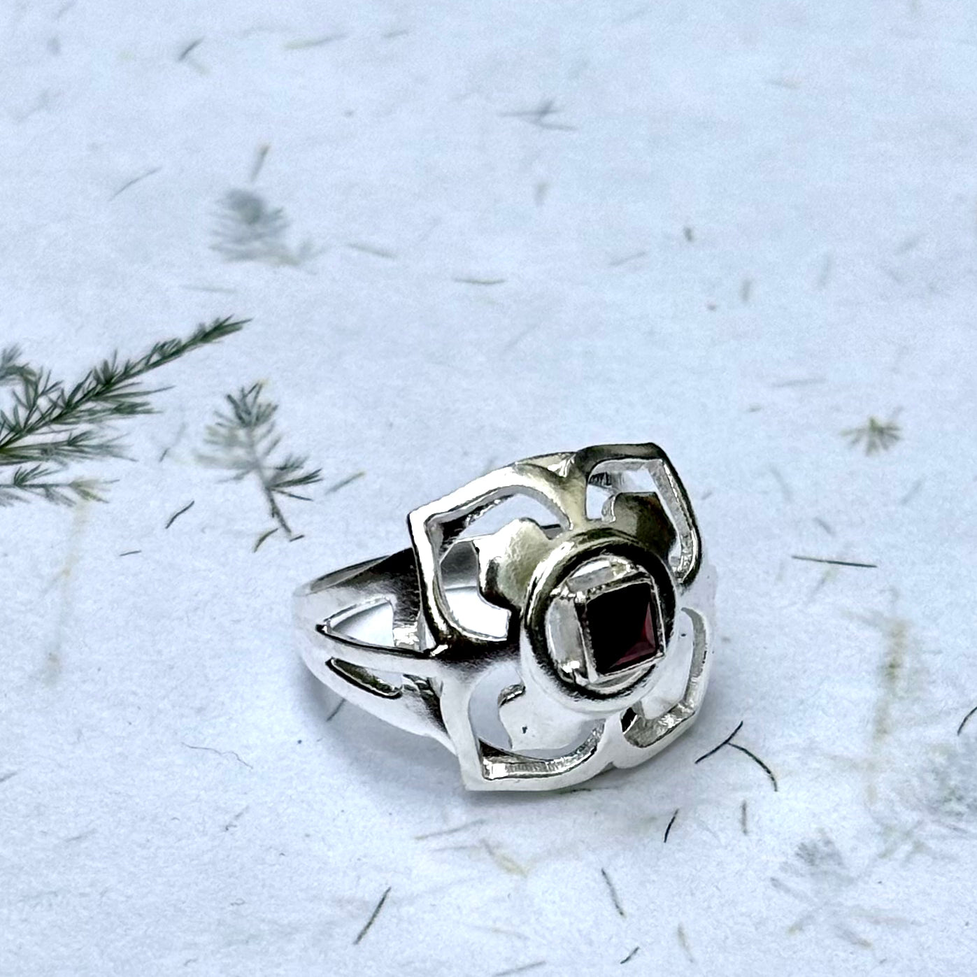 Rod Chakra fingerring | 925 Sterling Sølv og Granat Rod Chakra fingerring | 925 Sterling Sølv og Granat