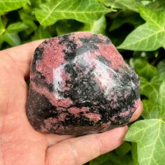 Billede af Rhodonit pink, en side poleret 8 cm
