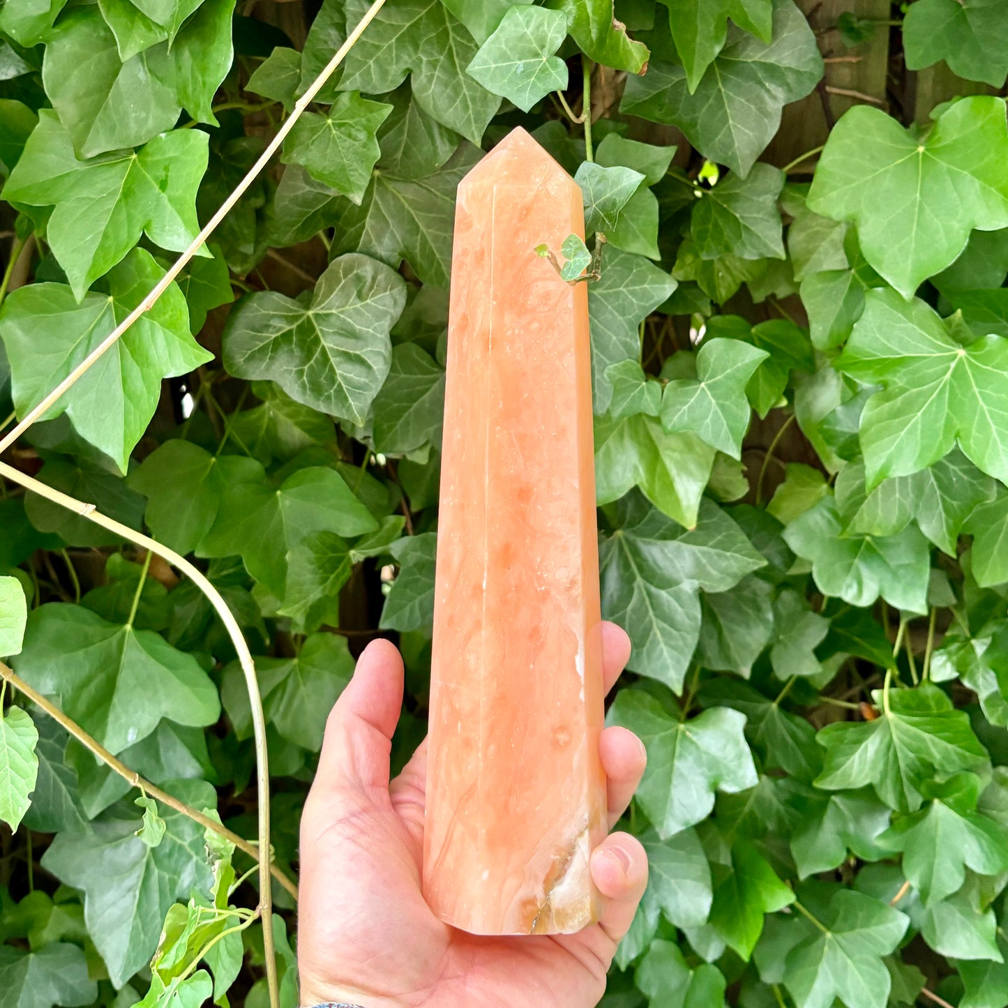 Orange calcit obelisk - 22,5 cm Orange calcit obelisk - 22,5 cm