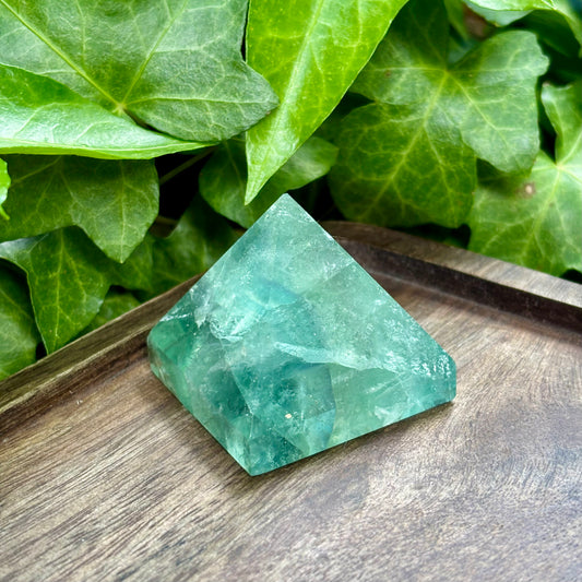 Billede af Pyramide, kinesisk regnbue fluorit - 4 cm | nr. 3