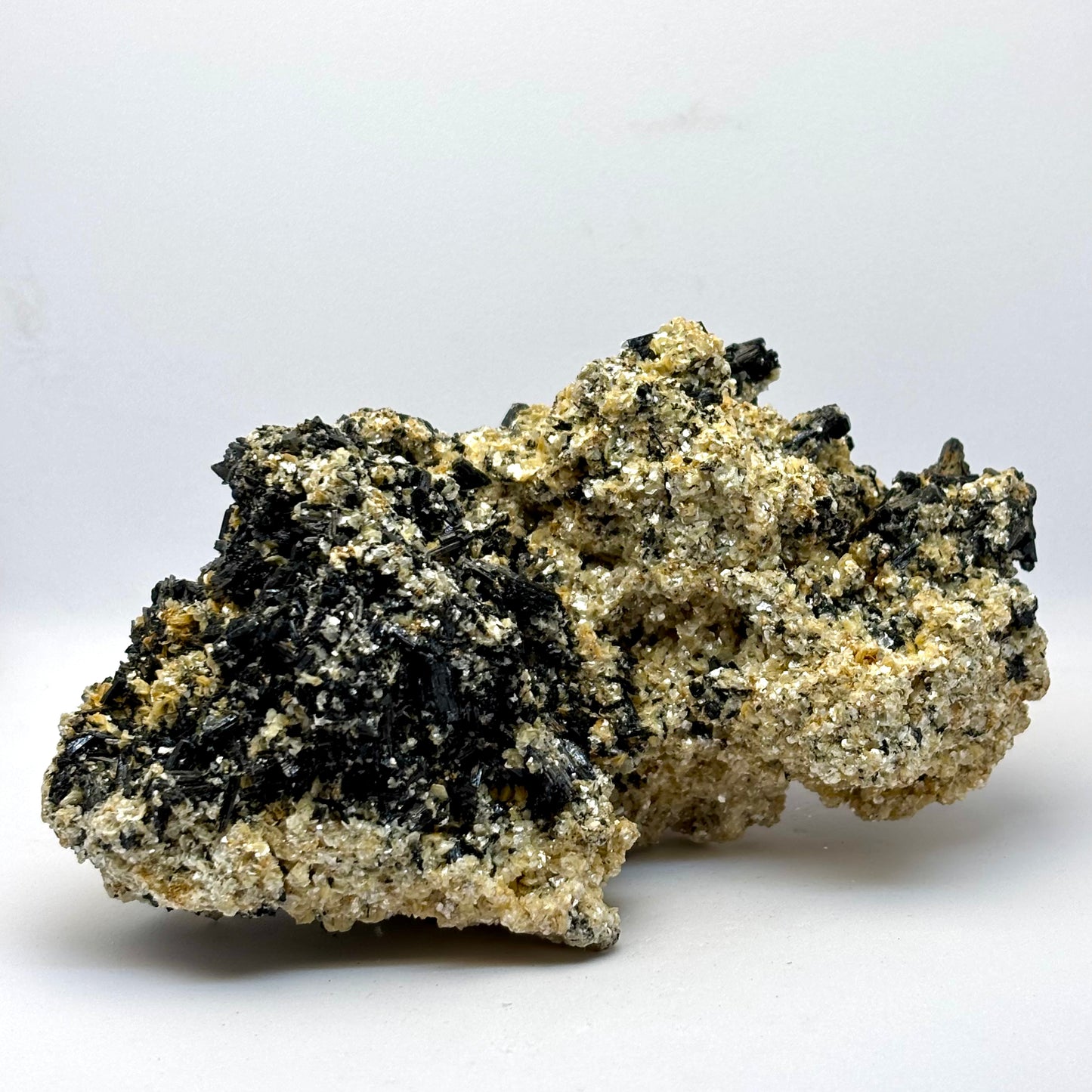 Sort Turmalin og muskovit klynge 15 cm Erongo Sort Turmalin og muskovit klynge 15 cm Erongo