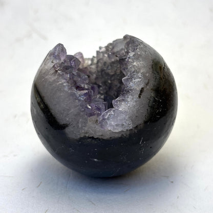 Ametyst kugle m. Grotte - 5 cm | nr. 11