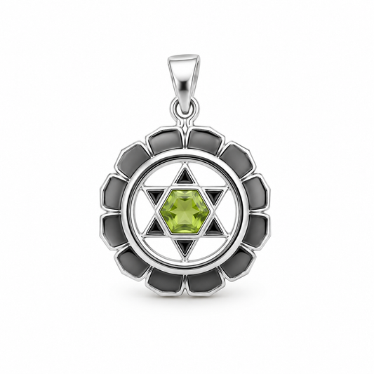 Billede af Hjerte Chakra vedhæng | 925 Sterling Sølv og Peridot