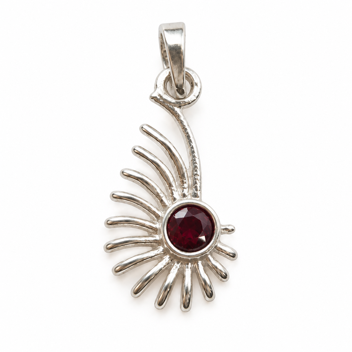 Garnet spiral sun charm – 925 sølv vedhæng Garnet spiral sun charm – 925 sølv vedhæng