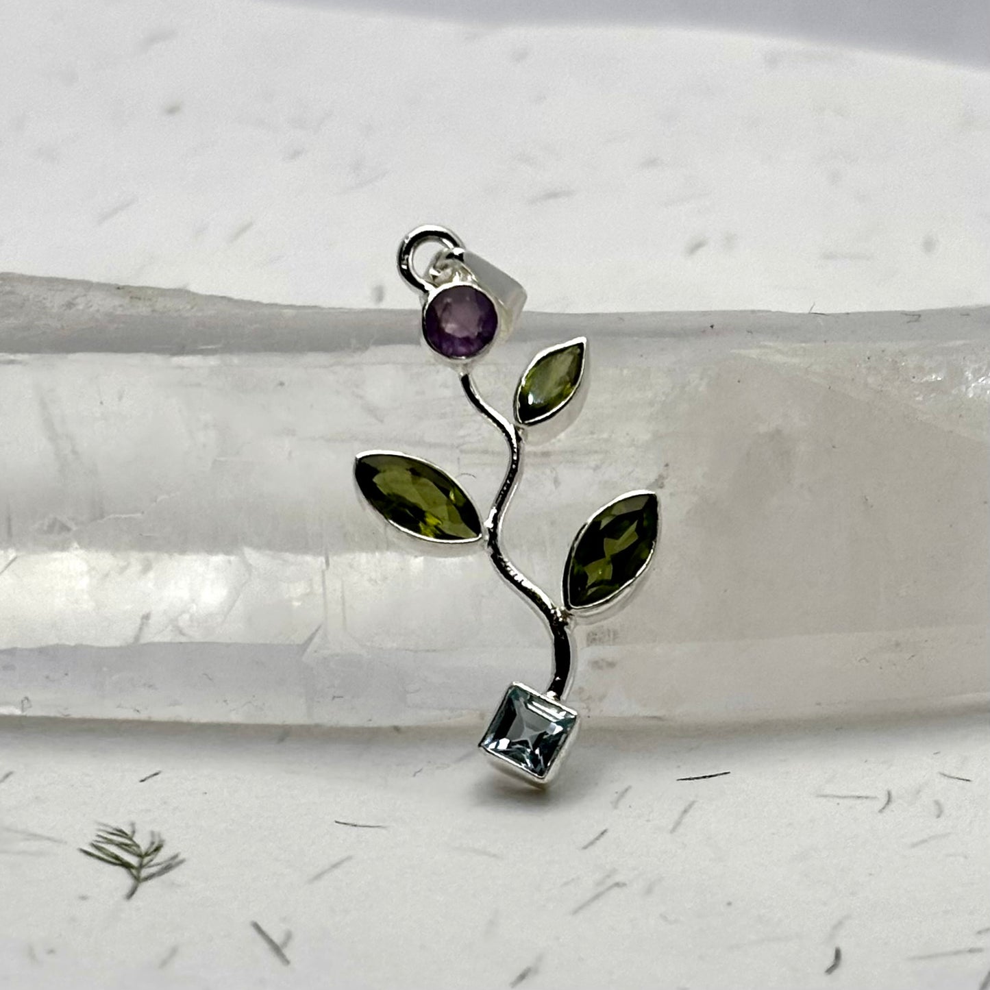 Magic flower vedhæng | 925 Sterling Sølv og 5 krystaller Magic flower vedhæng | 925 Sterling Sølv og 5 krystaller