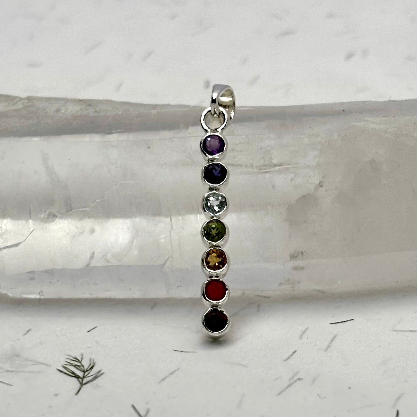 Chakra stav vedhæng | 925 Sterling Sølv, 7 krystaller Chakra stav vedhæng | 925 Sterling Sølv, 7 krystaller