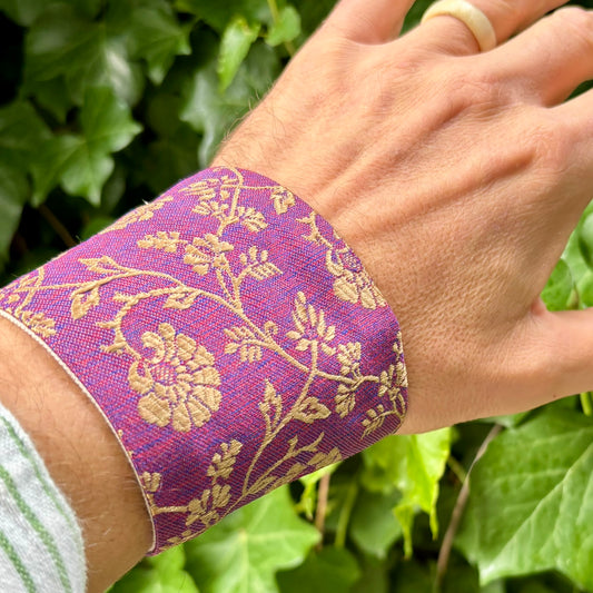 Billede af Purple Gold Flowers - Intention Wristband